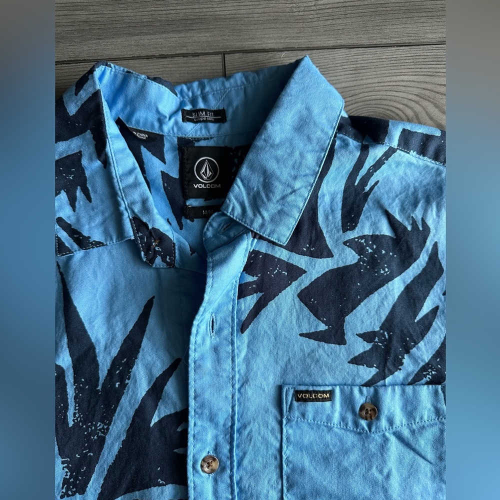 Volcom Abstract Blue and Navy Shirt button Down shirt